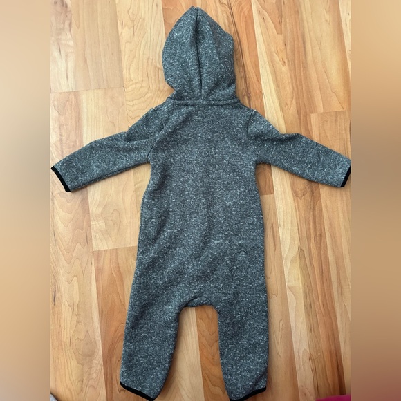Bundle of Four Onesies in Various Sizes - Picture 10 of 12